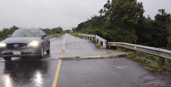IM脕GENES DE LAS CONDICIONES QUE PRESENTA EL PUENTE POZUELOS EN LA CARRETERA ESTATAL TLALIXCOYAN A LA LAGUNA