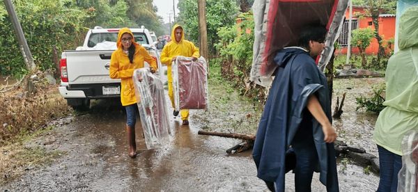 GOBIERNO DE ANGEL R. CABADA REALIZA RECORRIDO EN COMUNIDADES AFECTADAS POR LLUVIAS