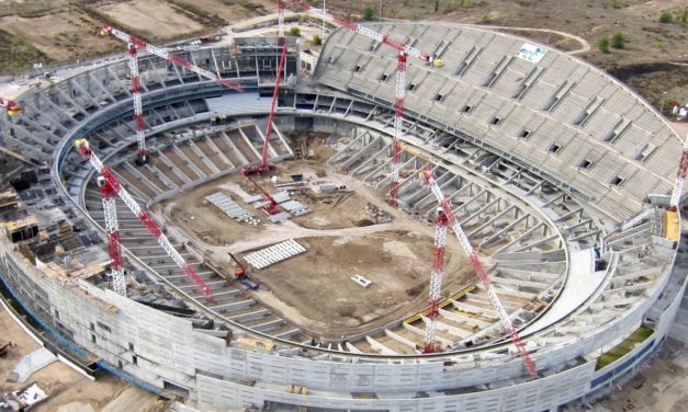 **Enfrentamientos entre Obreros Durante la Remodelación del Estadio**