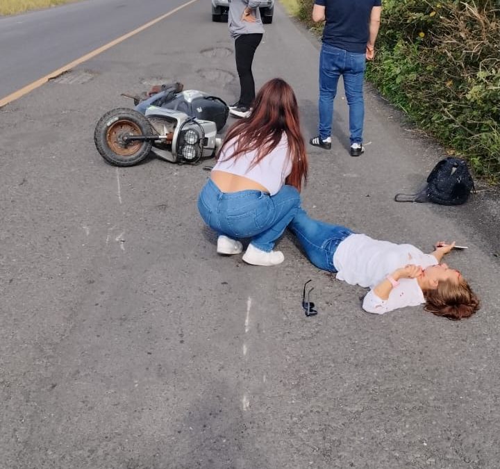 ?TRASLADAN A JOVEN DE ALVARADO AL HOSPITAL DE BOCA DEL RIO TRAS ACCIDENTE DE MOTOCICLETA