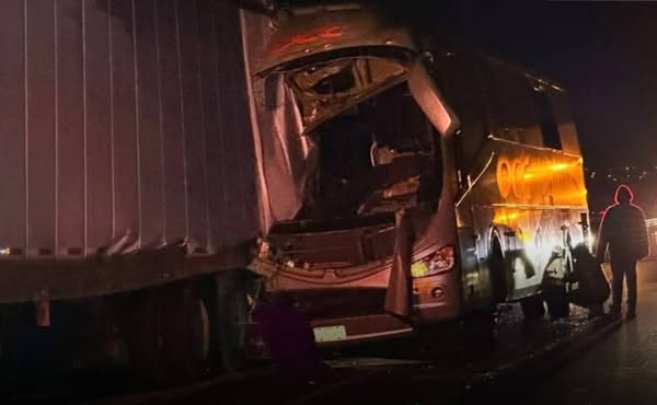 🚑20 LESIONADOS DEJA CHOQUE ENTRE AUTOBÚS OCC Y TRAILER