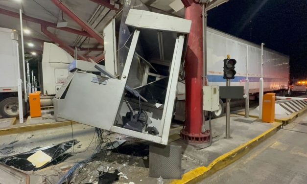 Amedrentan a reportero mientras cubría destrozo de caseta de peaje en La Antigua