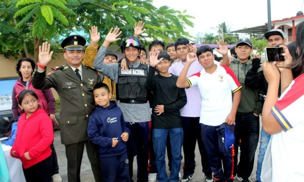 En Tilapan Defensa exhibe muestra fotográfica «La Gran Fuerza de México, Siempre por ti, siempre por México».