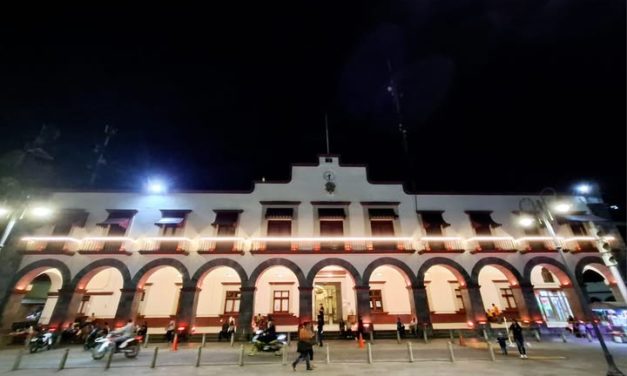 A la población en general y a los habitantes de Salto de Eyipantla.