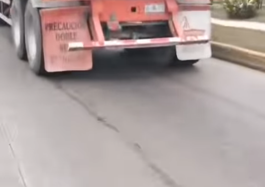 TRAILER ARRASTRA PATRULLA DE TRÁNSITO DE VERACRUZ