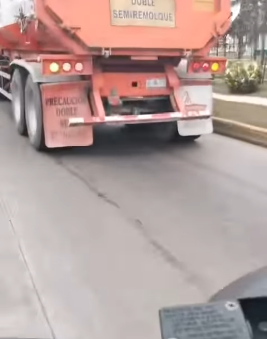 TRAILER ARRASTRA PATRULLA DE TRÁNSITO DE VERACRUZ