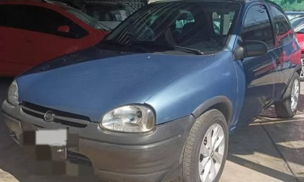 Se roban vehículo en céntricas calles de Amatlán.