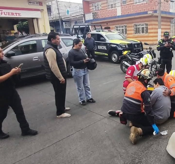 Motociclista herido al chocar con automóvil