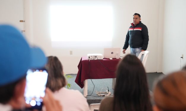 Como parte de las acciones de concientización y sensibilización para el cuidado y protección animal que promueve y respalda la alcaldesa María Elena Solana Calzada, la tarde de este jueves se impartió en la Sala de Usos Múltiples del Centro Cultural y Museo de San Andrés Tuxtla (CECUMSAT), el taller denominado “Cuidado y manejo de los canes», mismo que fue coordinando por la Directora Municipal de Ecología Medio Ambiente y Protección Animal, la licenciada Laura Irene Sedas Larios, de manera conjunta con el DIF Municipal y la Dirección de Educación.