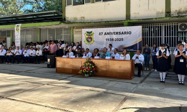 Este día en representación de la alcaldesa de San Andrés Tuxtla, la Dra Maria Elena Solana Calzada – Dra Remedios