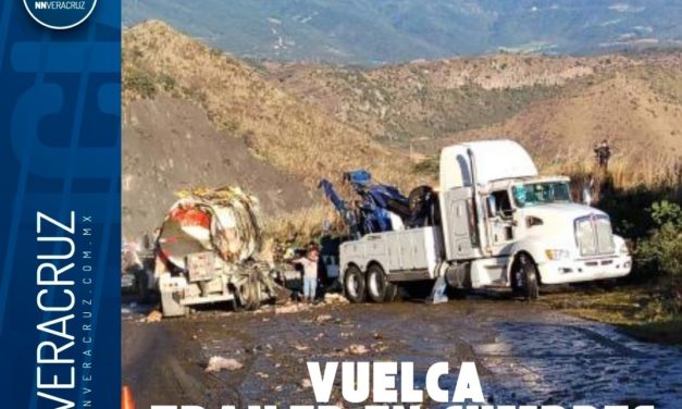 🚚 OTRO TRAILER VUELCA EN CUMBRES DE MALTRATA