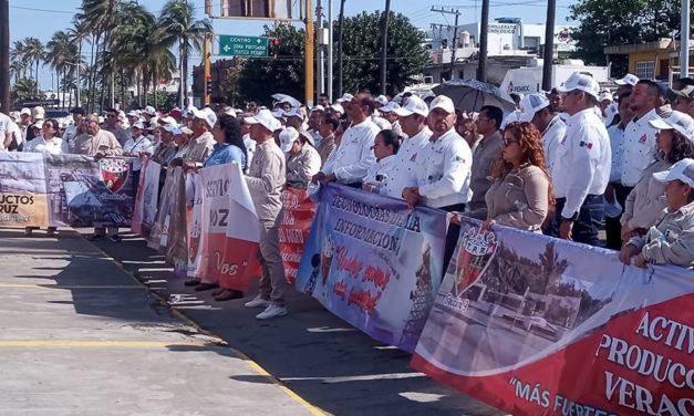 Desfilan petroleros para conmemorar el 87° Aniversario de la Expropiación Petrolera