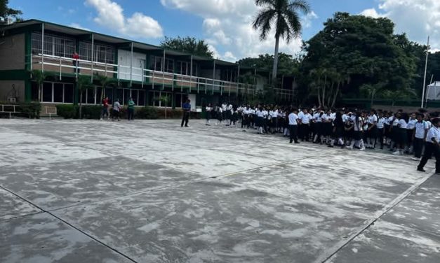 En Soledad de Doblado denuncian envío de fotos de alumnos en baños escolares