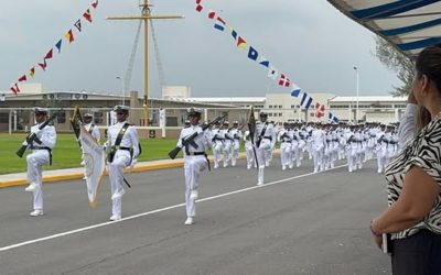 Realizan Jura de Bandera alumnos de la Escuela de Intendencia Naval y de la Escuela de Electrónica Naval