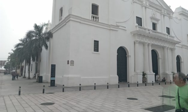 A pesar de muerte del Papa Francisco, campanas de Catedral no repicaron