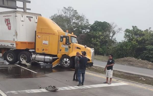 SE IMPACTAN TRÁILERES