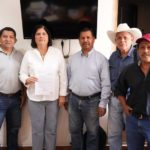 Impulsando al sector agropecuario con el firme propósito de promover la producción y productividad en las Unidades Económicas Rurales, este jueves la Presidenta Municipal de San Andrés Tuxtla, la doctora María Elena Solana Calzada recibió al equipo de asistencia técnica designado por la Secretaría de Desarrollo Agropecuario
