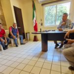 Insisten transportistas de la sierra el pagos pendiente a alcalde de Tatahuicapan
