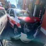 Taxi se estampa vs locales sobre la Oriente 5 en Orizaba