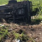 VUELCA CAMIONETA EN EL SUR DE VERACRUZ