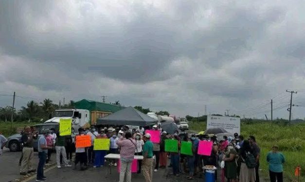Bloqueo en la Costera del Golfo: hartazgo en Mundo Nuevo y Nanchital por olores tóxicos