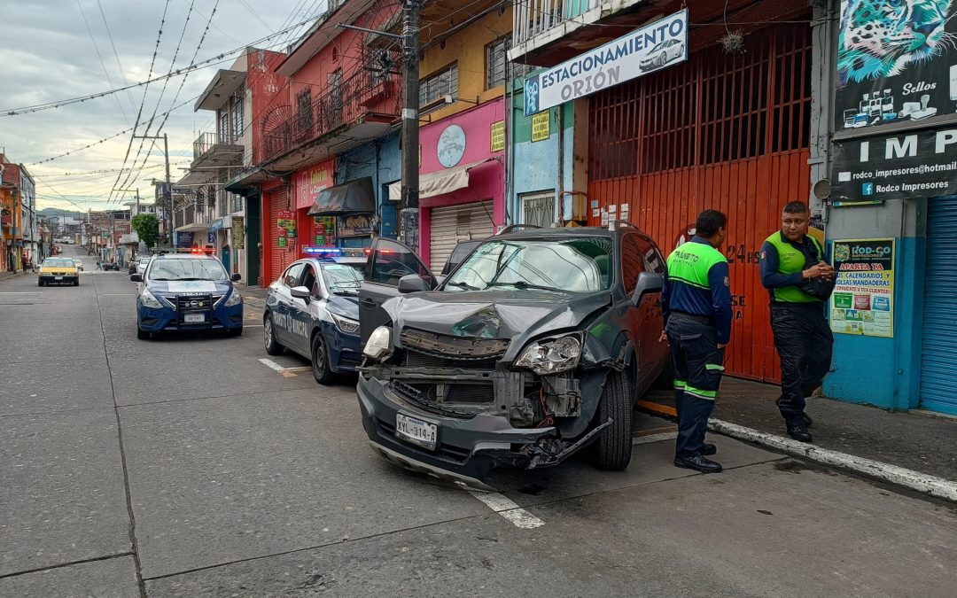 ?SE IMPACTA CAMIONETA DE LUJO