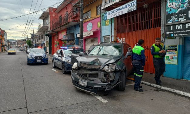 ?SE IMPACTA CAMIONETA DE LUJO