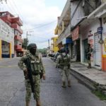 Arrojan granadas a refaccionaria en Tuxpan