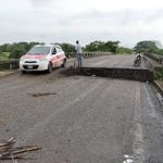 BLOQUEO EN PASO IMPROVISADO A SANTIAGO TUXTLA