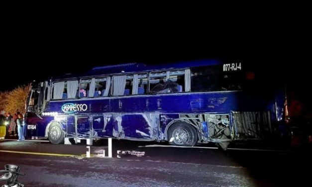 PEREGRINOS DE LA CDMX SOBREVIVEN A UN APARATOSOS ACCIDENTE EN LA AUTOPSTA CUACNOPALAN-OAXACA; HAY 20 LESIONADOS