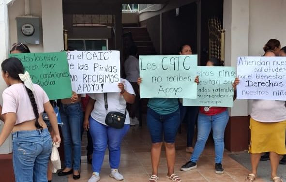 En el olvido CAIC’s de Soledad de Doblado, se manifiestan en Palacio Municipal