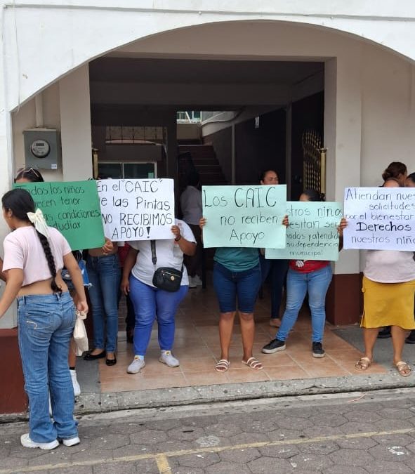 En el olvido CAIC’s de Soledad de Doblado, se manifiestan en Palacio Municipal