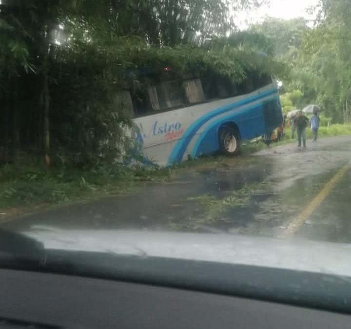 SE ACCIDENTA AUTOBÚS SOBRE LA COSCO-HUATUSCO