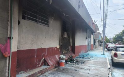 Tras incendio en alrededores de Cruz Roja, vecinos piden apoyo para retirar a indigentes