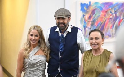Rocío Nahle corona a Adriana Fonseca como Reina del Carnaval de Veracruz 2025  Alejandro Ávila  Veracruz, Ver.- La gobernadora, Rocío Nahle coronó a la Reina del Carnaval de Veracruz 2025, Adriana Fonseca; por su parte, la alcaldesa Patricia Lobeira hizo lo propio con el Rey, Juan Córdoba «Panda I».  La ceremonia de coronación celebrada en el World Trade Center dio inicio con la coronación de la Corte Infantil. La alcaldesa de Veracruz, Patricia Lobeira Rodríguez, fue la encargada de coronar a Manuel Barbeito de la Vega “Manuelito I” y a Aryam Barrientos Reyes “Aryam I”, como Reyes Infantiles del Carnaval 2025.  Entre los invitados especiales estuvieron presentes la alcaldesa electa de Veracruz, Rosa María Hernández Espejo; el alcalde de Boca del Río, Juan Manuel Unanue, acompañado de su esposa Melina Rivera de Unanue; y la alcaldesa electa Maryjose Gamboa.  Posterior a la coronación, Juan Luis Guerra puso a bailar a todos los asistentes en el primer gran concierto.  Este sábado 28 de junio, se realizar el primer desfile sobre el bulevar Manuel Ávila Camacho a las 17 horas (Sur a Norte), con la participación de Daniel Elbittar y Paolita Suárez; posteriormente a las 21:30 horas el concierto de Manuel Turizo en el World Trade Center.