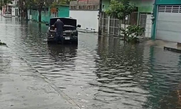 INTENSA LLUVIA PROVOCA INUNDACIONES EN VERACRUZ PUERTO