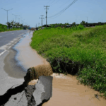 🌧️ Inundación en la Riviera Veracruzana provoca cierre vial