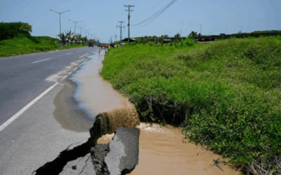 🌧️ Inundación en la Riviera Veracruzana provoca cierre vial