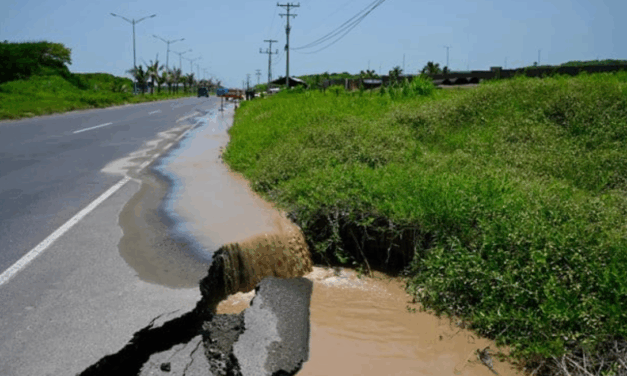 ?️ Inundación en la Riviera Veracruzana provoca cierre vial