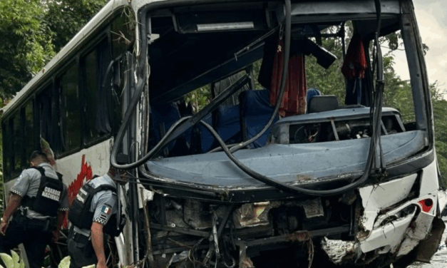 ? Fallece persona que acudió al IMSS tras volcadura de autobús en Veracruz