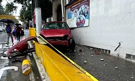 SE IMPACTA CONTRA ESCUELA