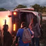 VUELCA CAMIÓN CON EMPLEADOS DEL IMSS RUMBO A MITIN SINDICAL EN VERACRUZ; NO HUBO HERIDOS GRAVES (VIDEO)