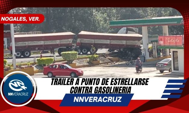 Trailer estuvo a punto de estrellarse con gasolinera de Nogales😱
