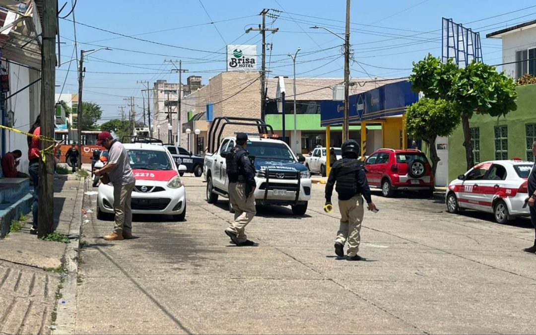 Grave taxista tras ser atacado a balazos en Coatzacoalcos