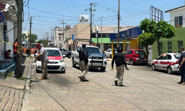 Grave taxista tras ser atacado a balazos en Coatzacoalcos