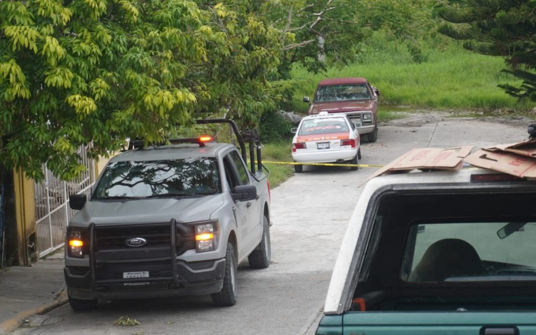 Taxi termina baleado y abandonado en calles de Tuxpan