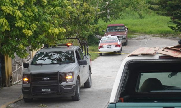 Taxi termina baleado y abandonado en calles de Tuxpan
