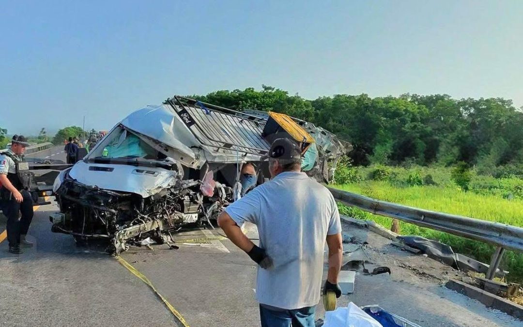 Migrantes de Hidalgotitlรกn pierden la vida en accidente en Tuxpan