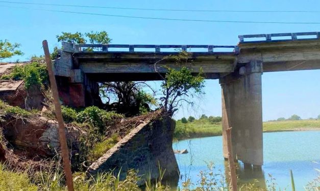 🟥 Amagan con bloqueo en la carretera Santiago Tuxtla-Isla; exigen verdadera rehabilitación