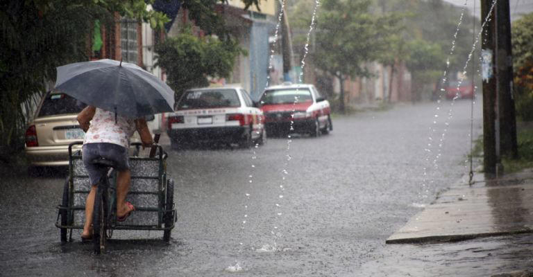 PRONOSTICAN LLUVIAS PARA VERACRUZ: AUTORIDADES PIDEN PRECAUCIรN